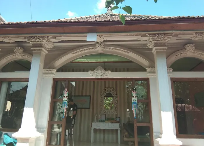 Vanara Sugriwa Hostal *